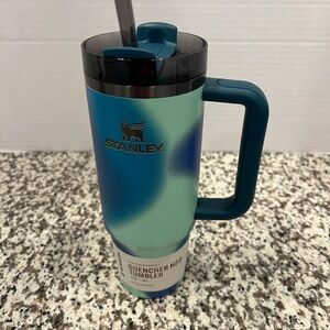 New 30 Ounce Authentic Stanley Coastal Teal Motion Tumbler